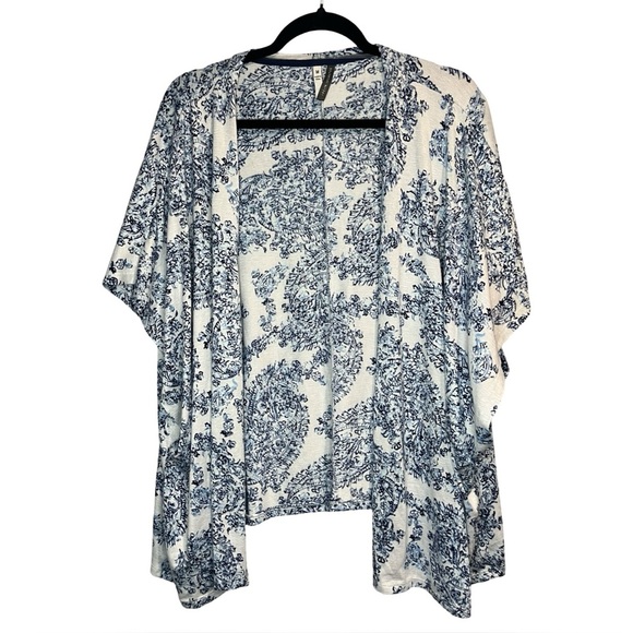 Jaclyn Intimates Blue and White Paisley Floral Kimono and Shorts Pajama Set - Picture 3 of 7